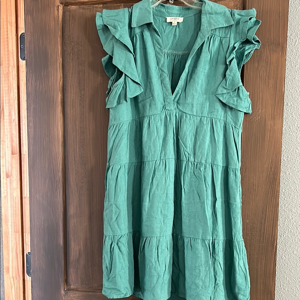 Cute.green,flowy dress with ruffled sleeves.